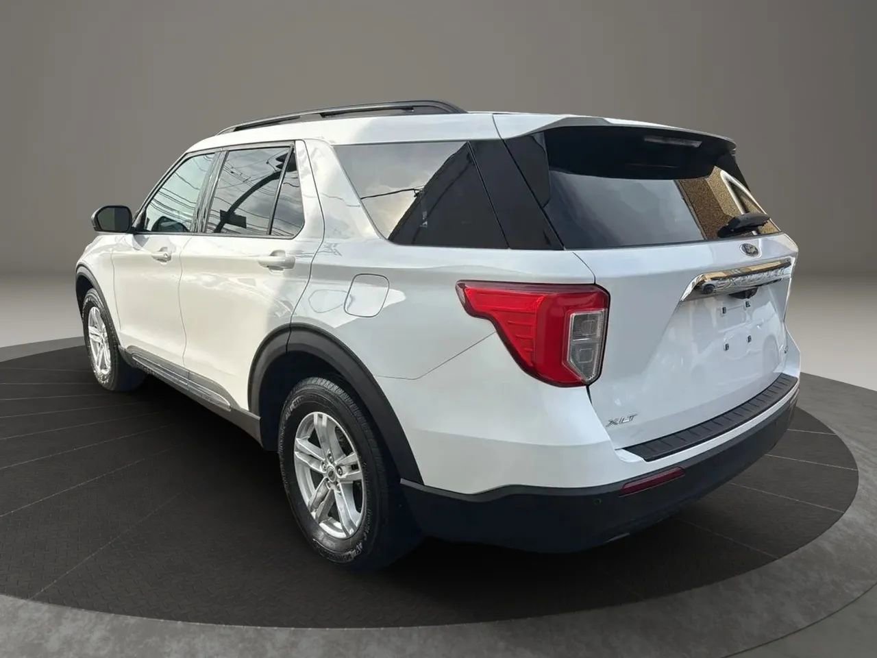 Used 2020 Ford Explorer XLT w/ Comfort Package image 28