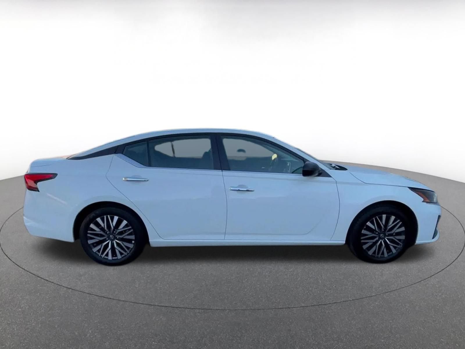 Used 2025 Nissan Altima 2.5 SV FWD image 16