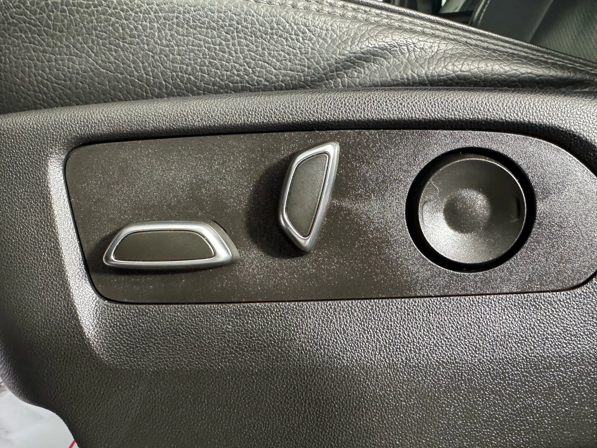 Used 2023 GMC Yukon XL Denali image 39