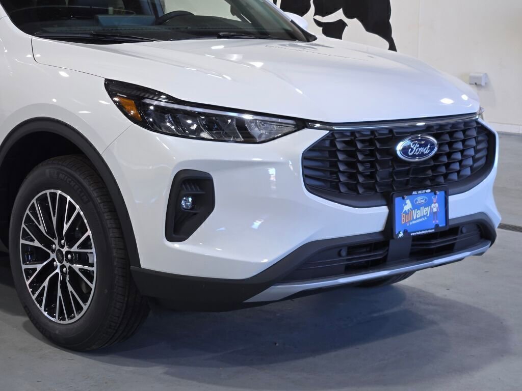 New 2025 Ford Escape SE image 2