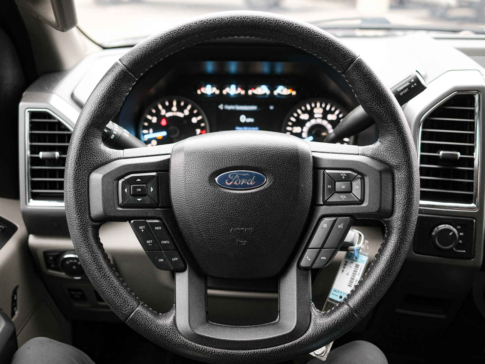 Used 2015 Ford F150 XLT w/ Equipment Group 301A Mid AWD/4WD image 16