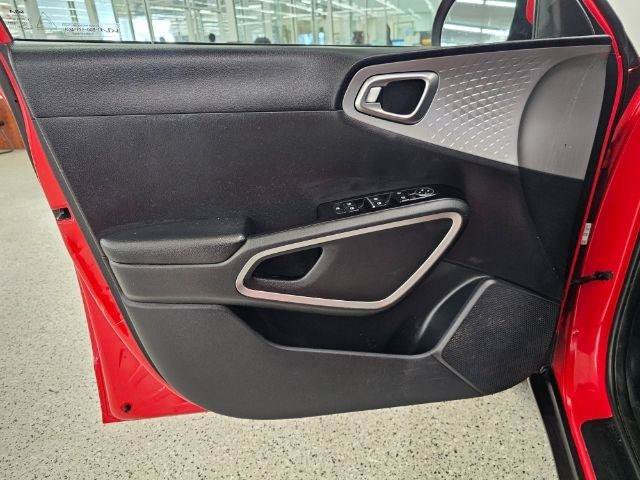 Used 2023 Kia Soul LX FWD image 30