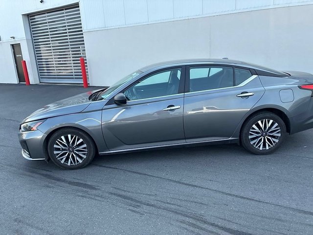 Used 2024 Nissan Altima 2.5 SV FWD image 15