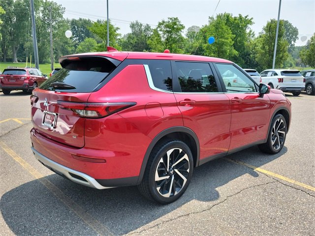 Used 2023 Mitsubishi Outlander SE Black Edition image 4