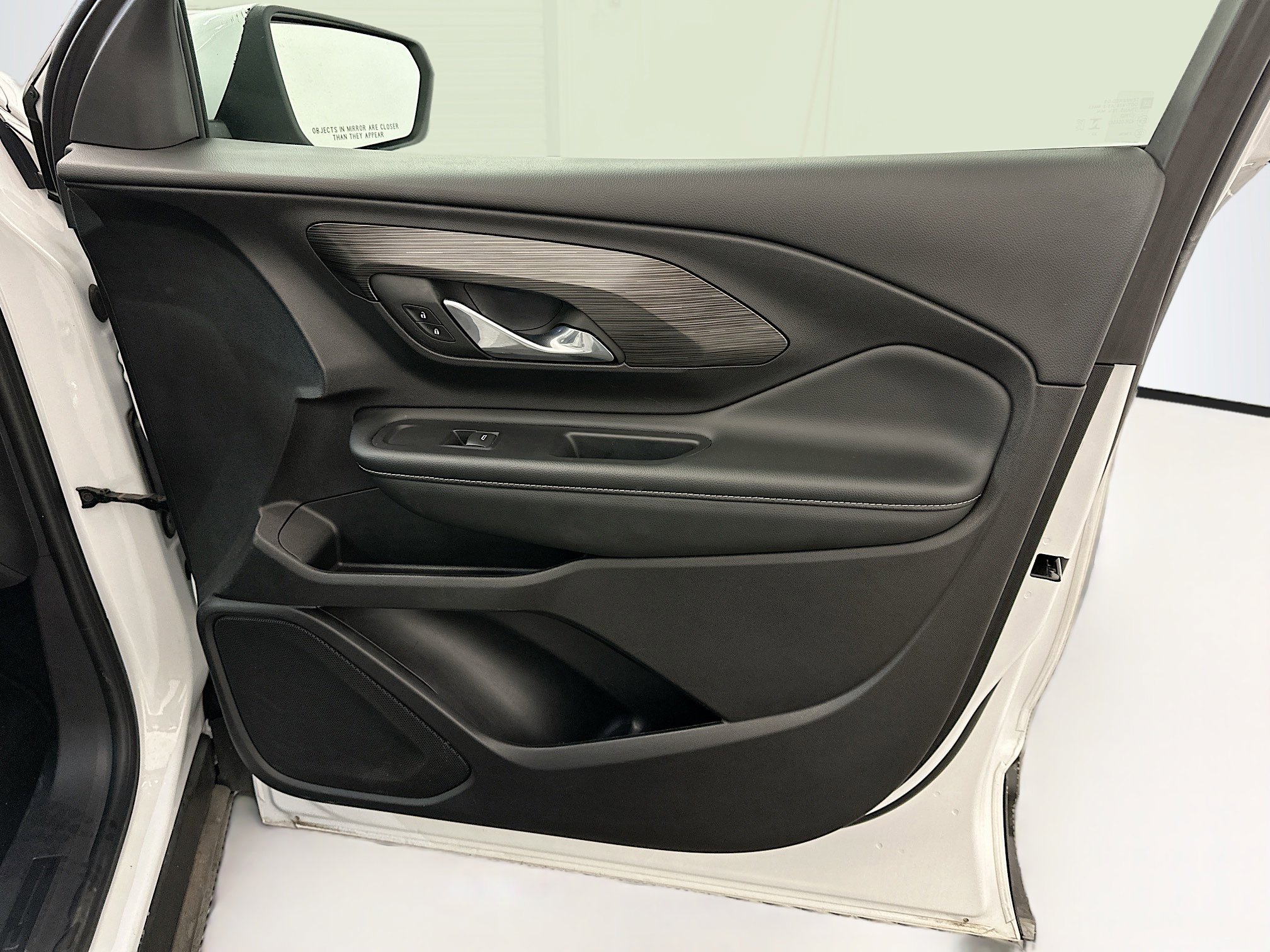 Used 2024 GMC Terrain SLT image 34