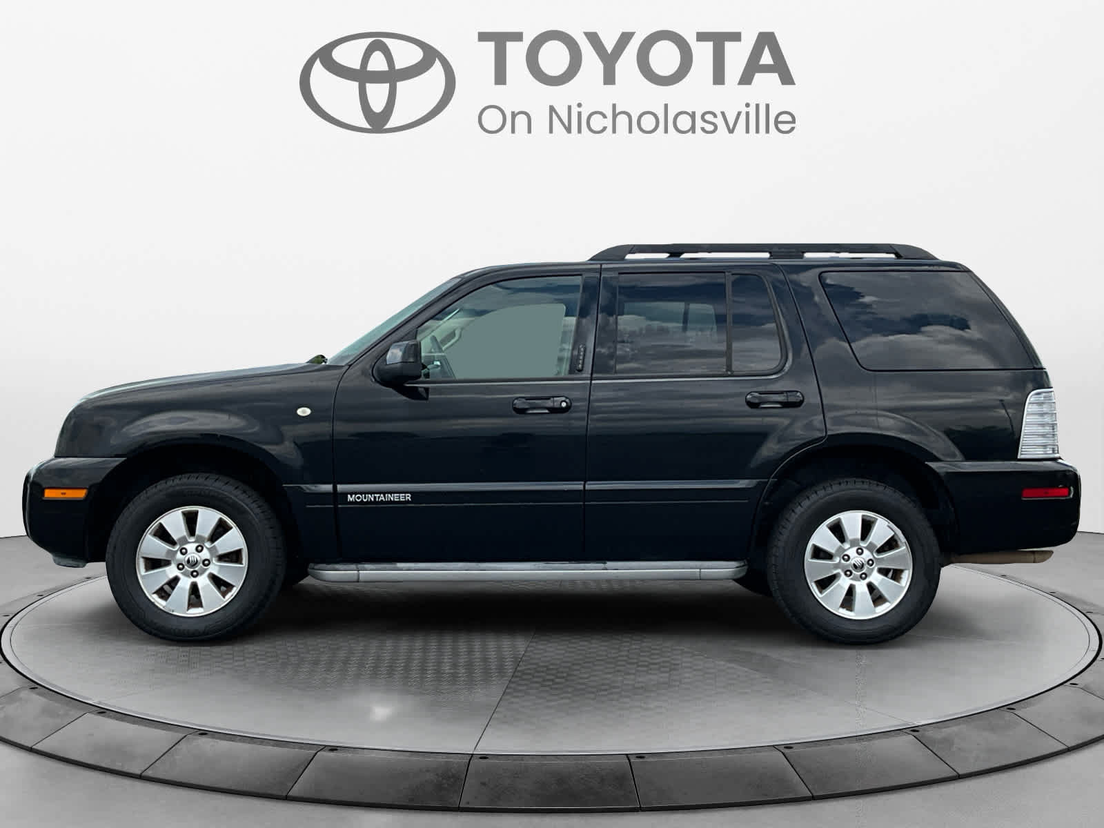 Used 2010 Mercury Mountaineer 2WD image 2