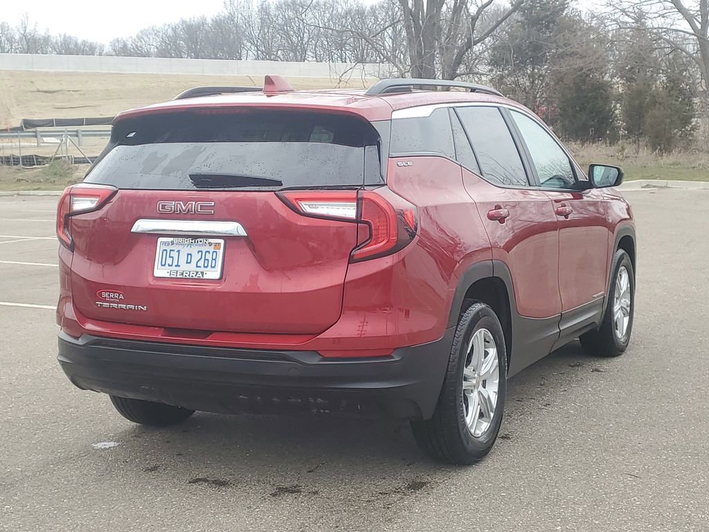 Used 2023 GMC Terrain SLE w/ Driver Convenience Package image 3