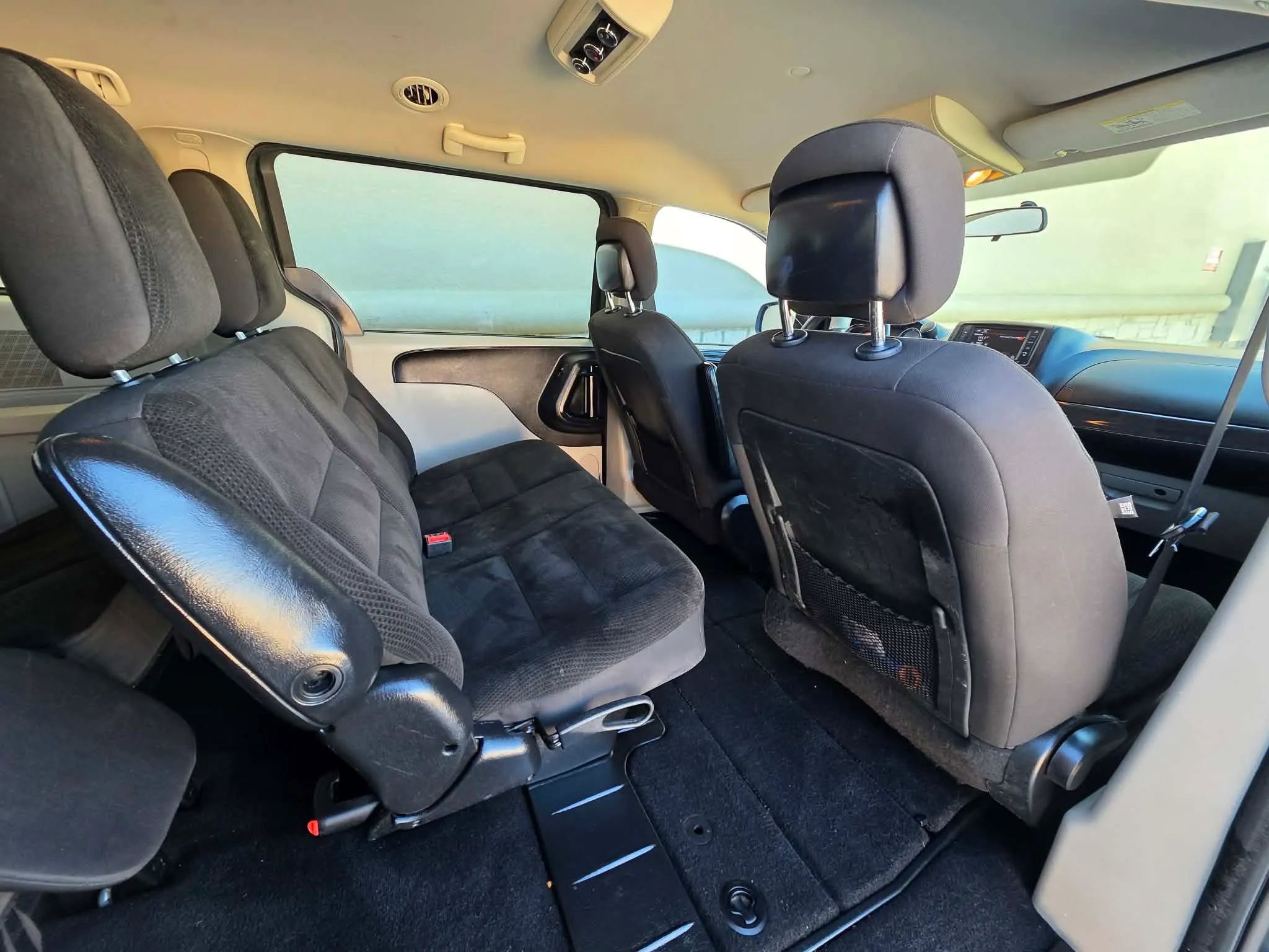 Used 2018 Dodge Grand Caravan SE image 16
