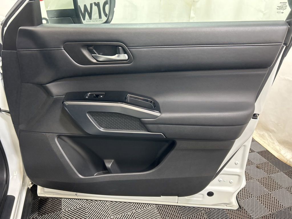 Used 2023 Nissan Pathfinder SL image 12