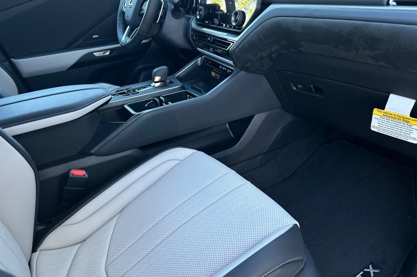 New 2026 Lexus TX 500h AWD image 25