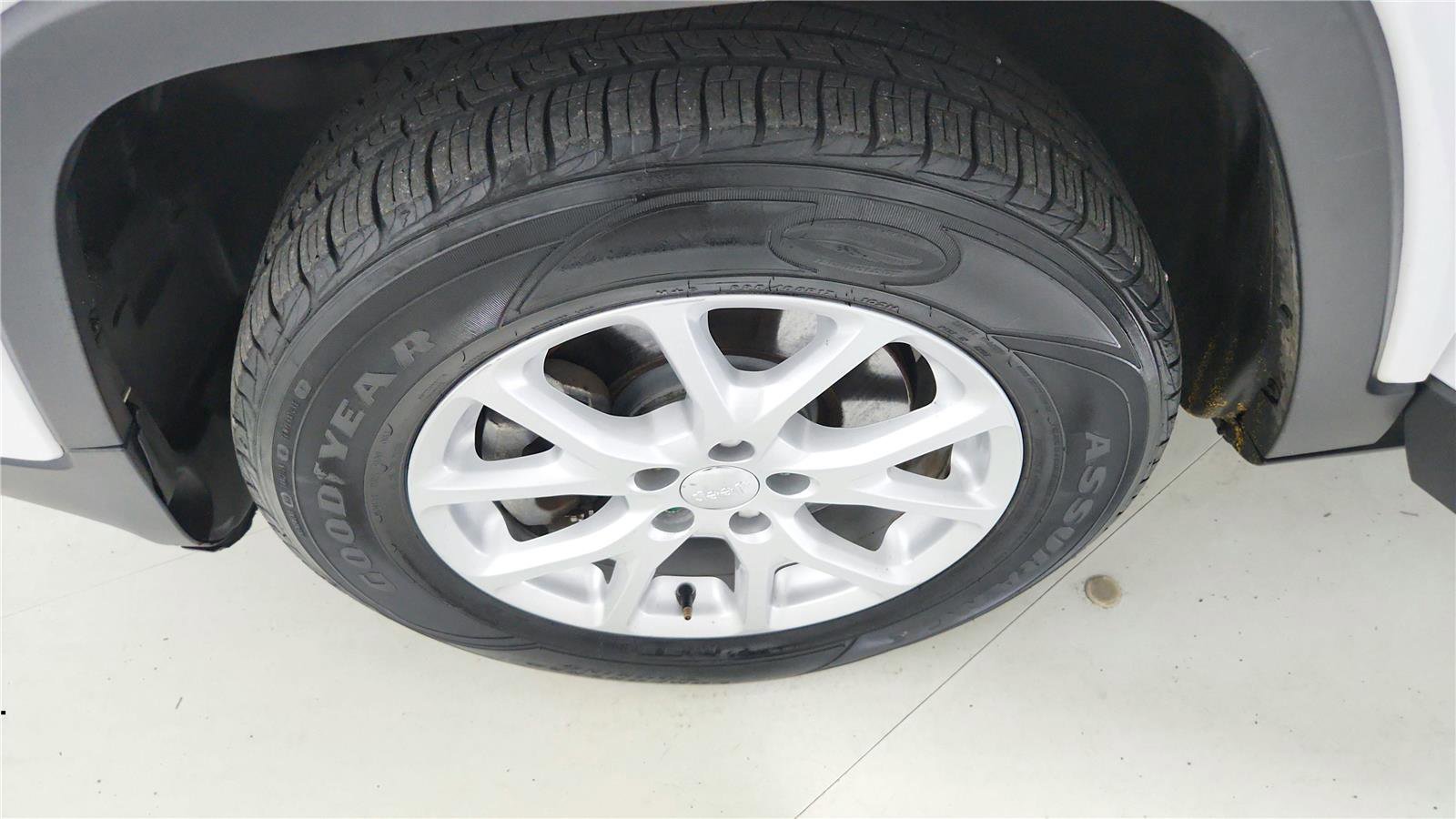 Used 2016 Jeep Cherokee Latitude w/ Comfort & Sound Group AWD/4WD image 29