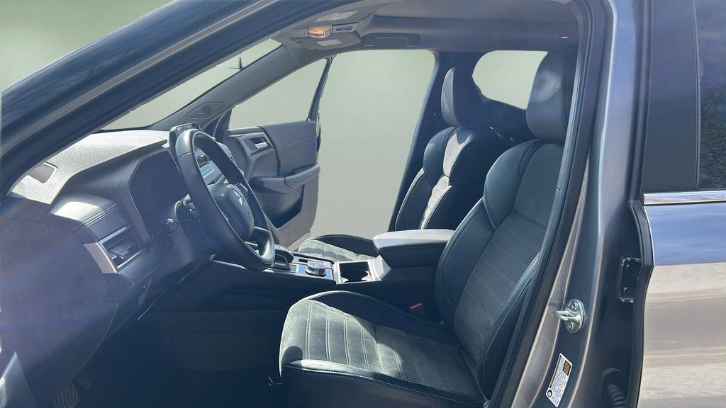 Used 2024 Mitsubishi Outlander SE image 16