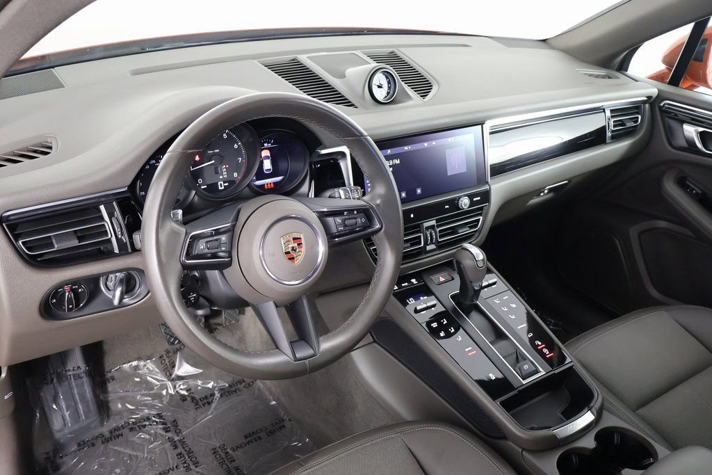 Used 2024 Porsche Macan AWD/4WD image 6