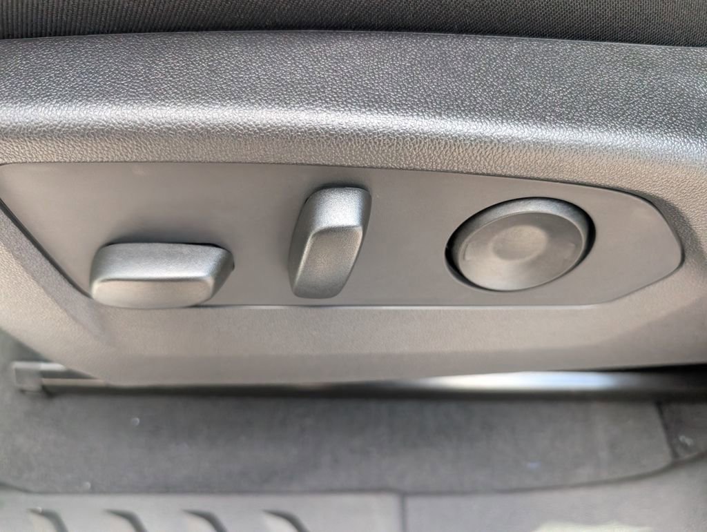 New 2026 GMC Canyon Elevation w/ Convenience Package image 10