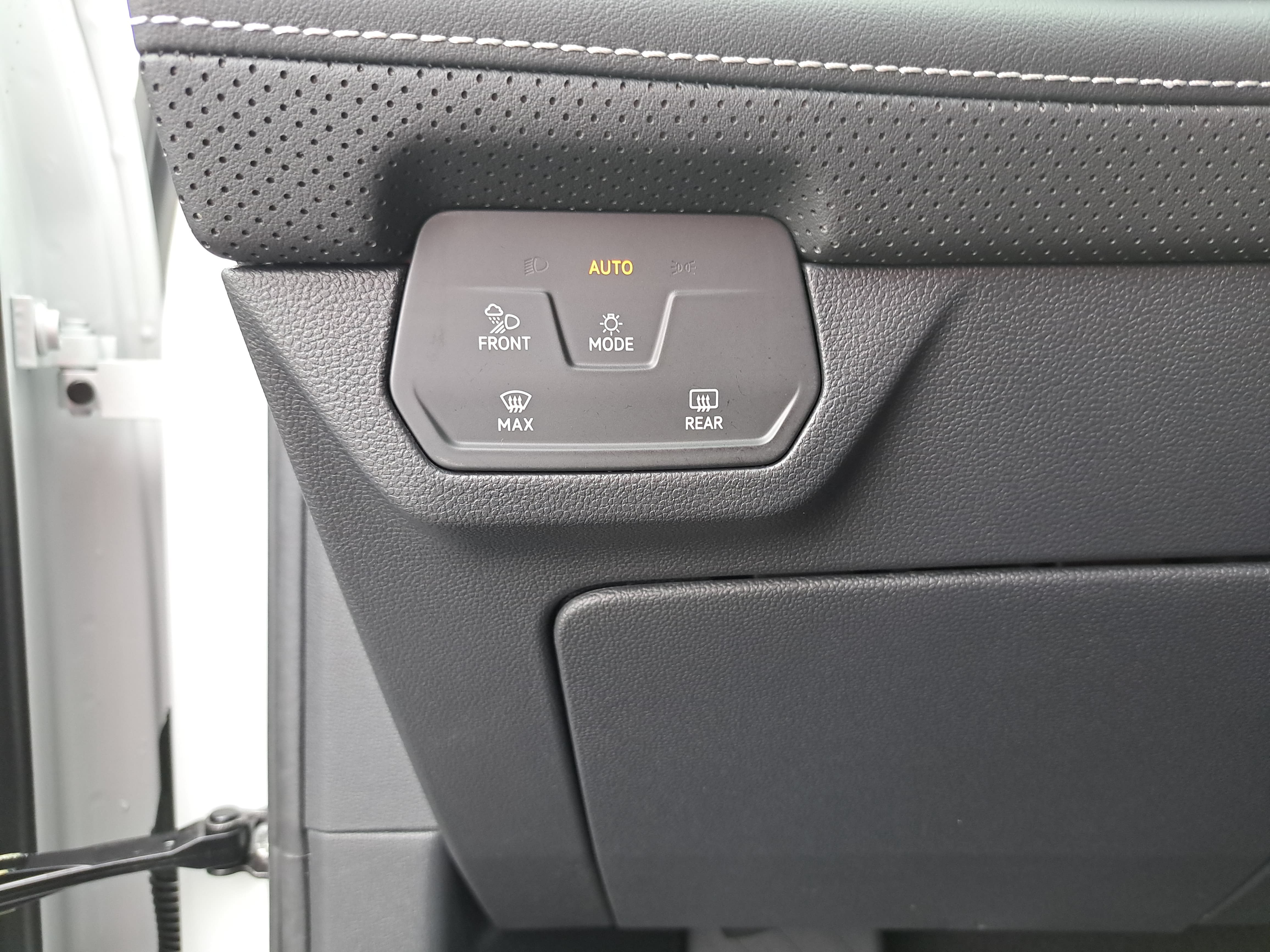 New 2026 Volkswagen Atlas SE FWD image 27
