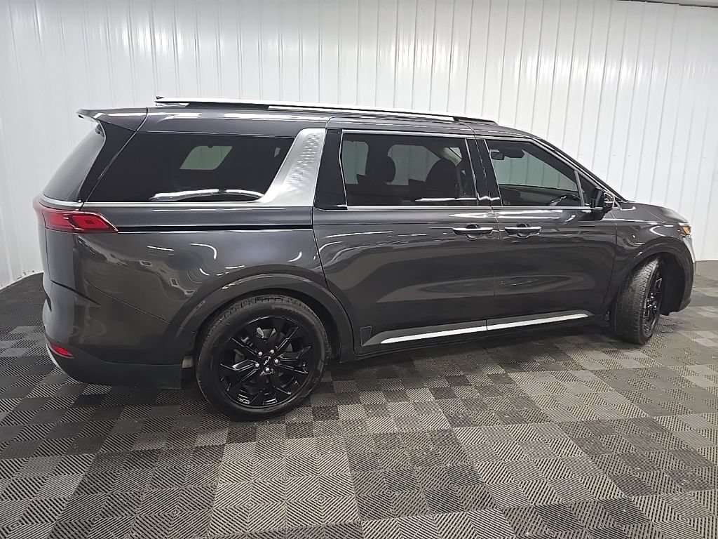 Used 2022 Kia Carnival SX Prestige FWD image 3