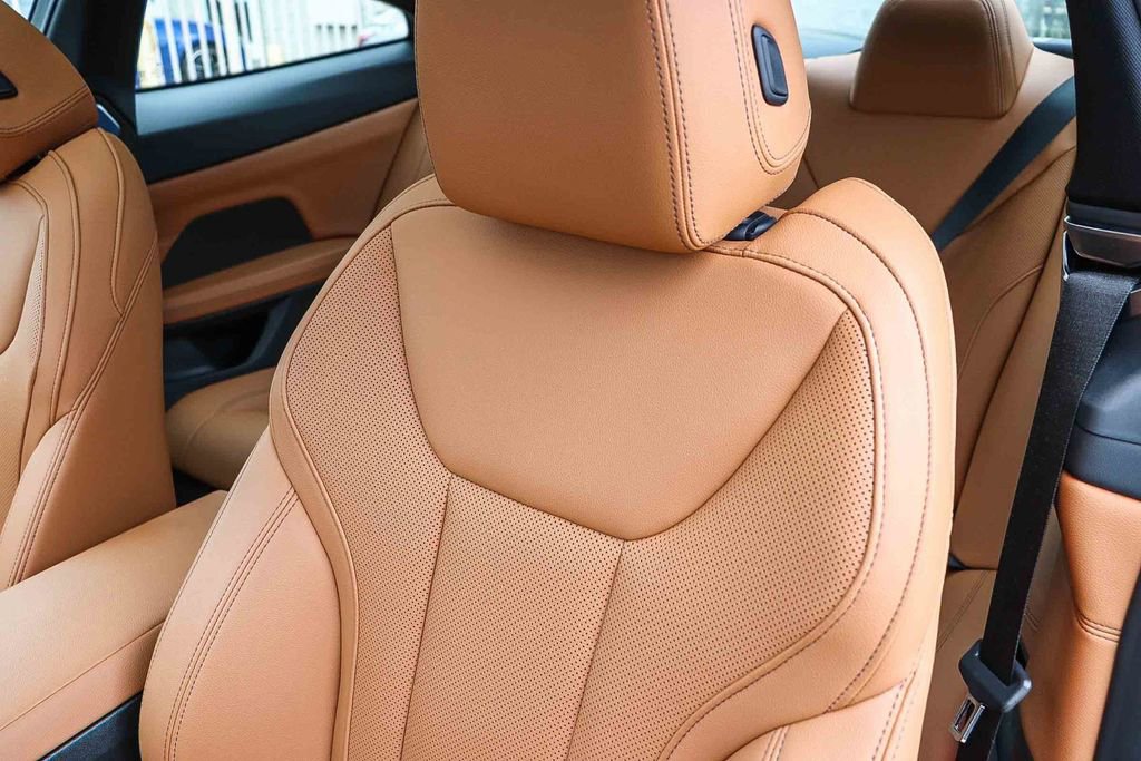 Used 2026 BMW 430i Coupe w/ M Sport Package image 28