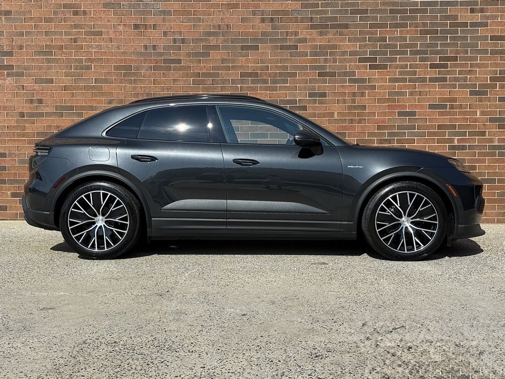 New 2024 Porsche Macan 4 Electric image 8
