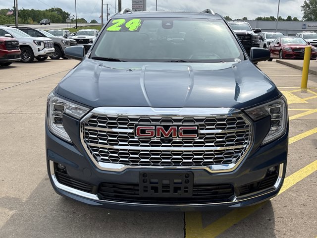 Used 2024 GMC Terrain Denali w/ Denali Premium Package AWD/4WD image 11