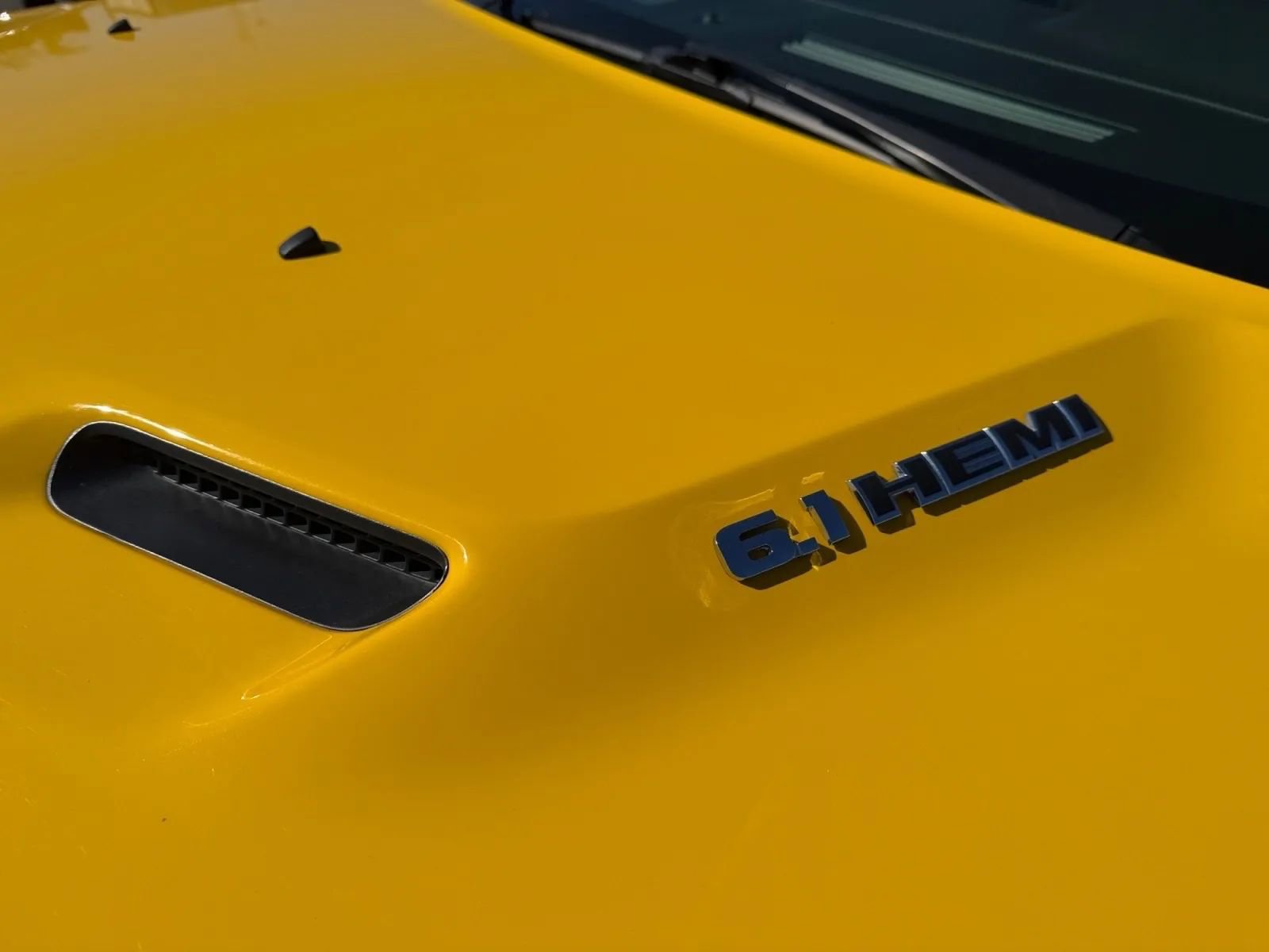 Used 2010 Dodge Challenger SRT8 w/ Special Edition Group image 22