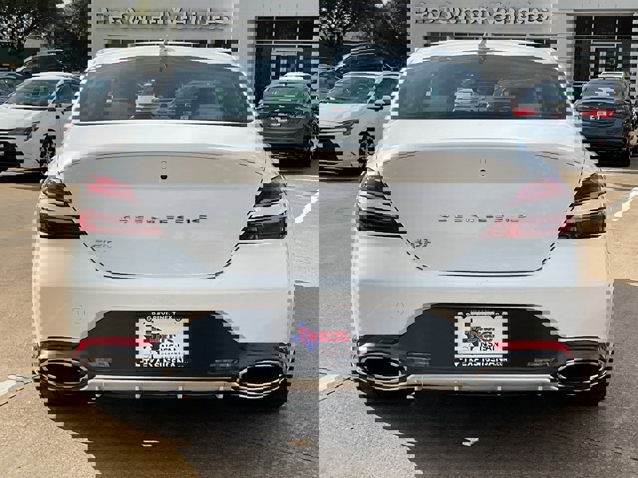 Used 2025 Genesis G70 2.5T image 6