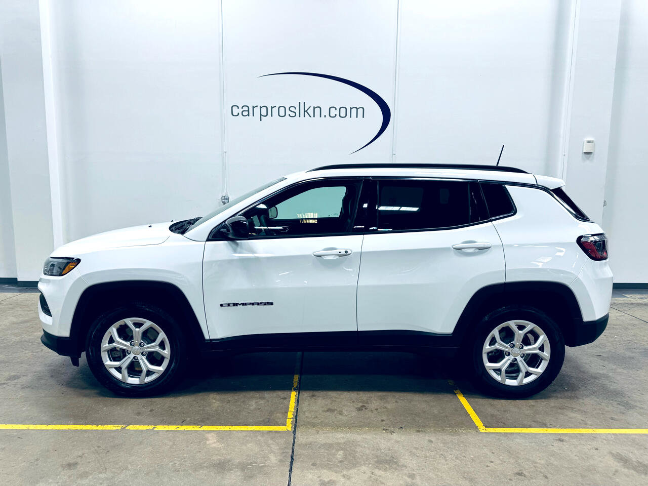 Used 2024 Jeep Compass Latitude image 4