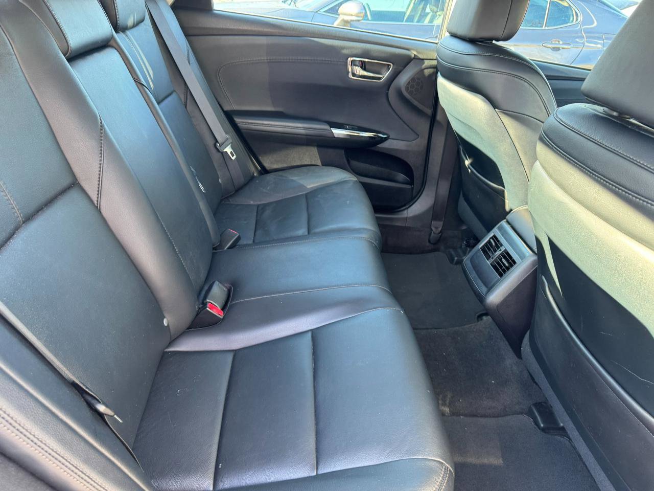 Used 2016 Toyota Avalon Touring image 32