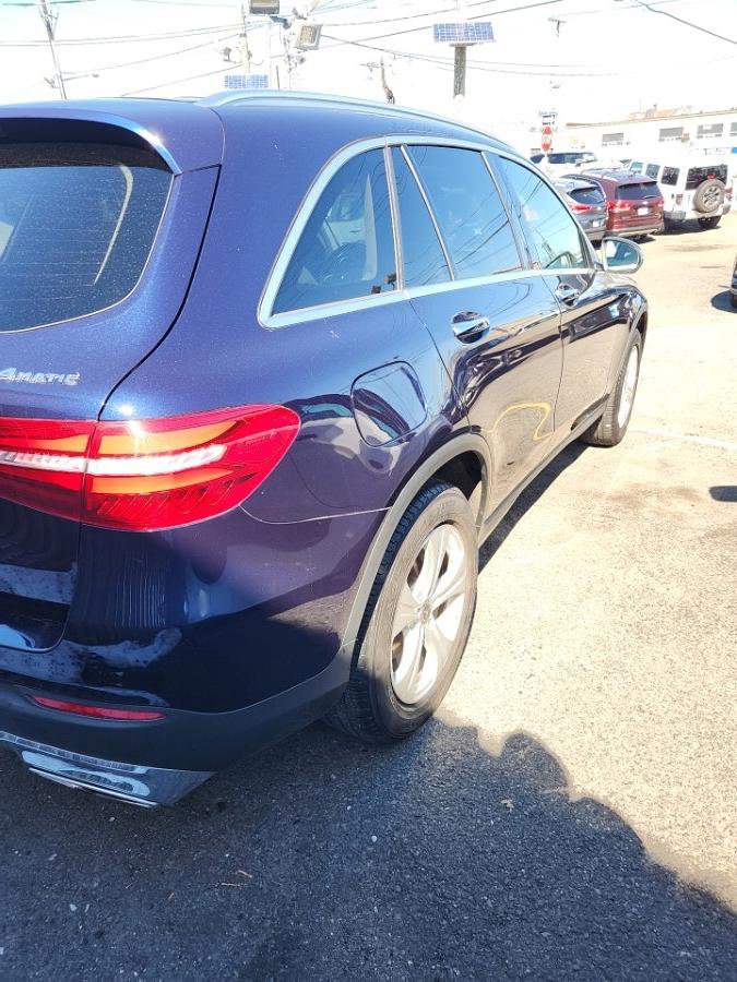 Used 2017 Mercedes-Benz GLC 300 4MATIC image 4