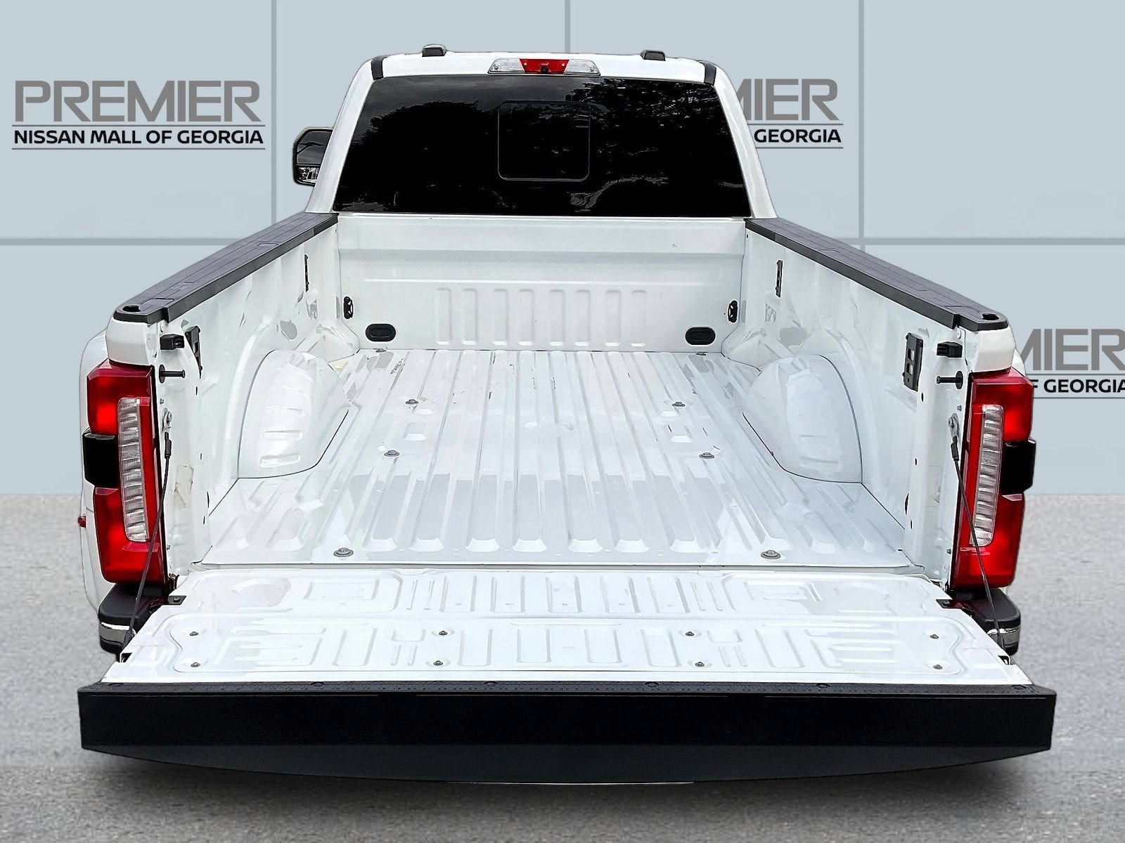 Used 2023 Ford F350 Lariat AWD/4WD image 9