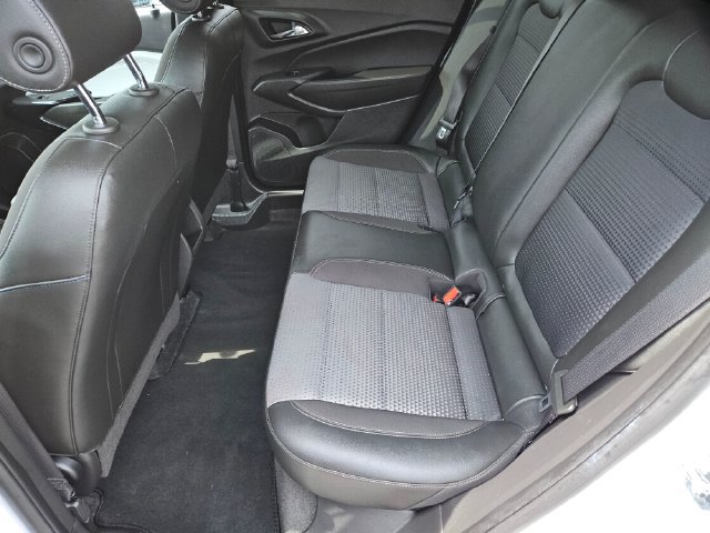 Used 2025 Chevrolet Trax LT FWD image 17