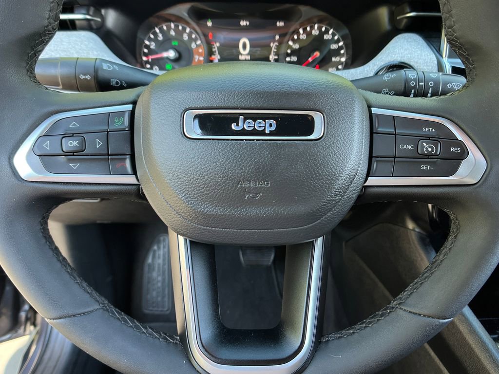 Used 2024 Jeep Compass Latitude image 14