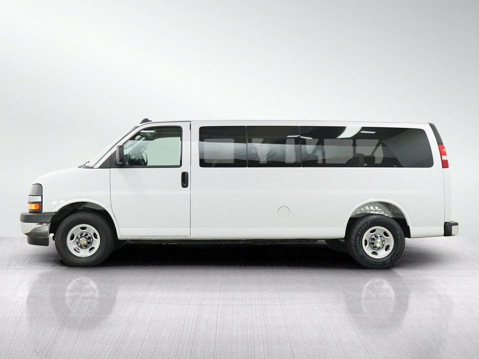 Used 2025 Chevrolet Express 3500 LT w/ LT Preferred Equipment Group RWD image 2