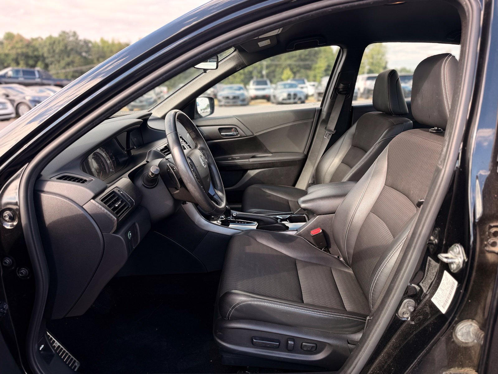 Used 2017 Honda Accord Sport image 12
