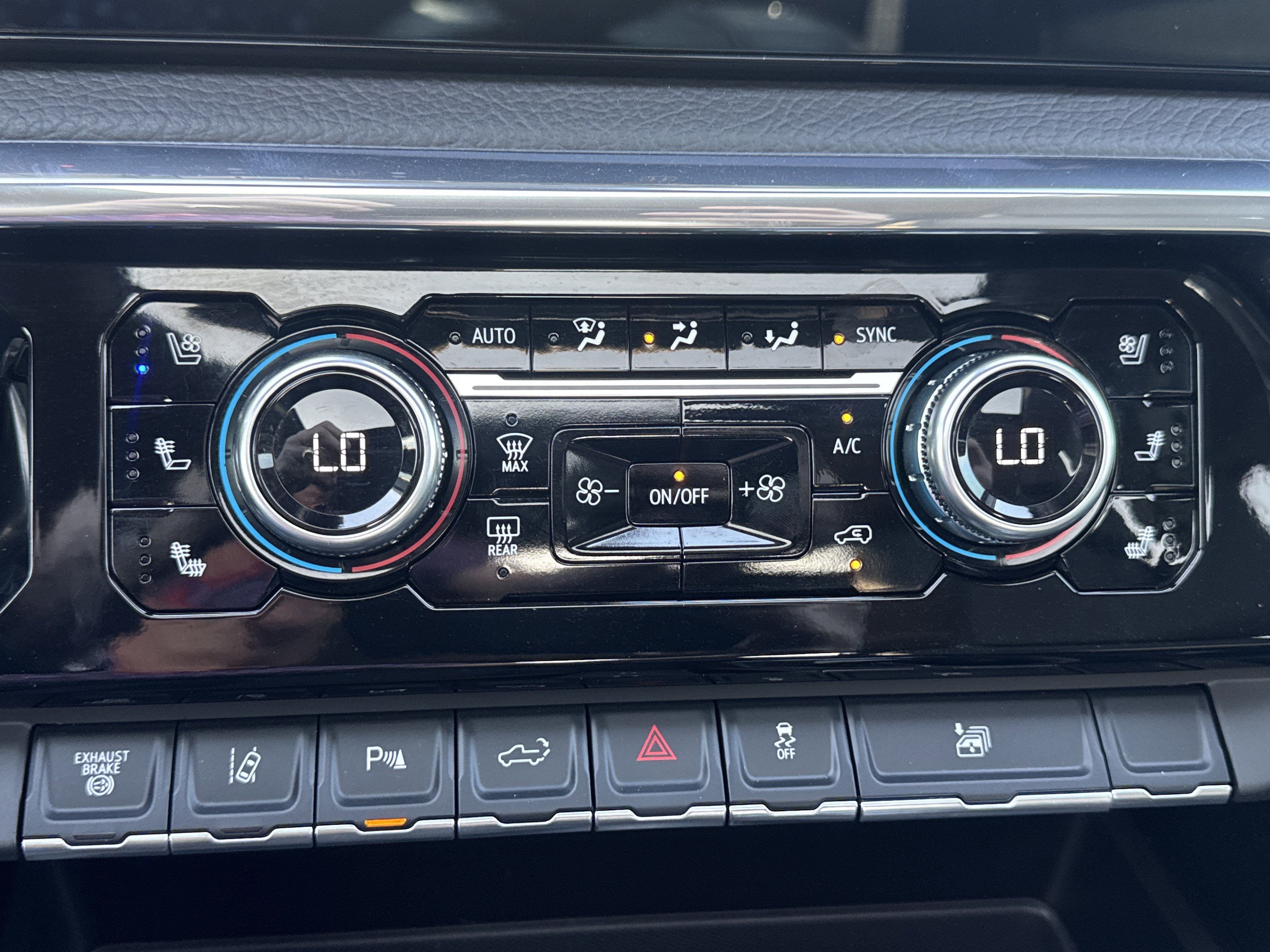 Used 2025 GMC Sierra 3500 Denali w/ Technology Package image 21