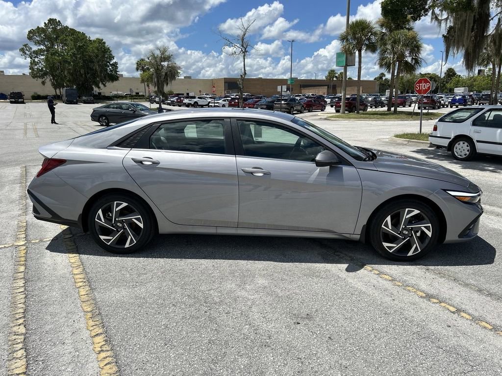 New 2025 Hyundai Elantra Limited image 10