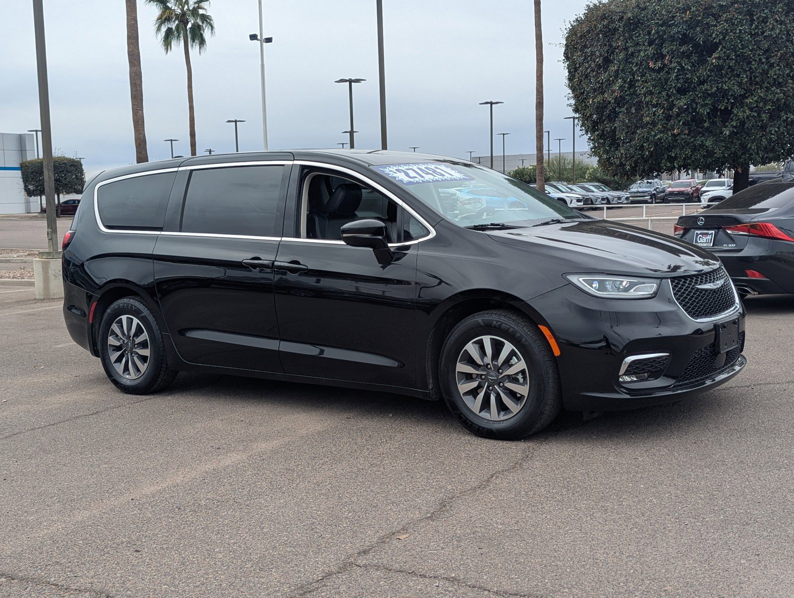 Used 2024 Chrysler Pacifica Select image 7