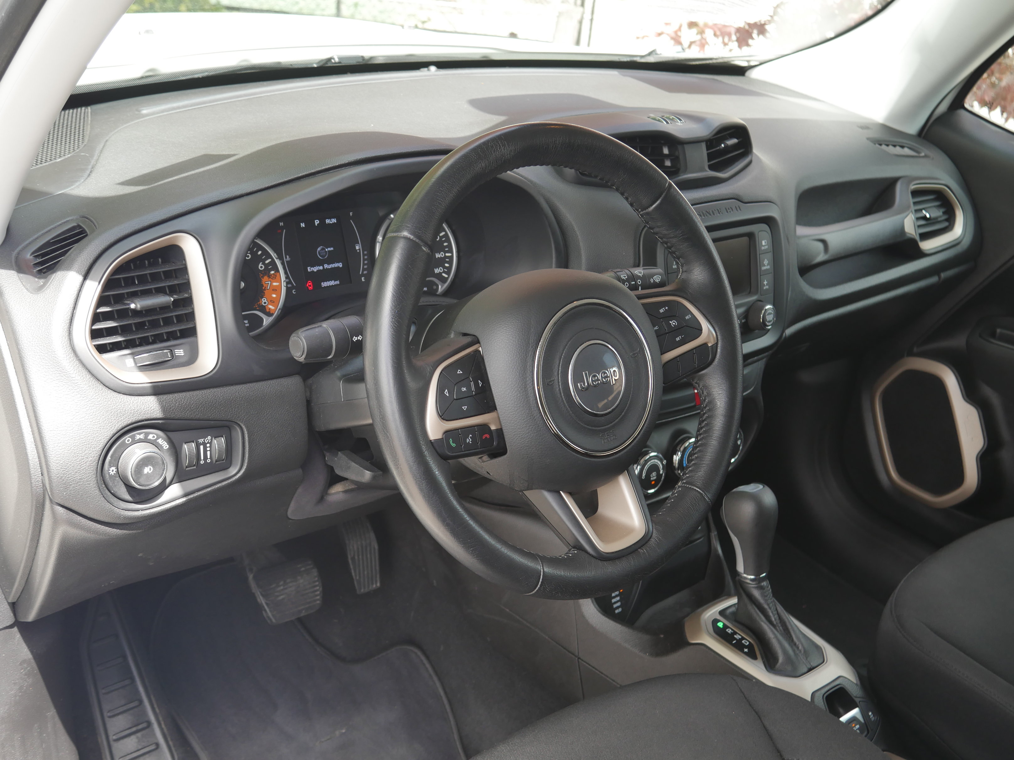 Used 2017 Jeep Renegade Latitude AWD/4WD image 4