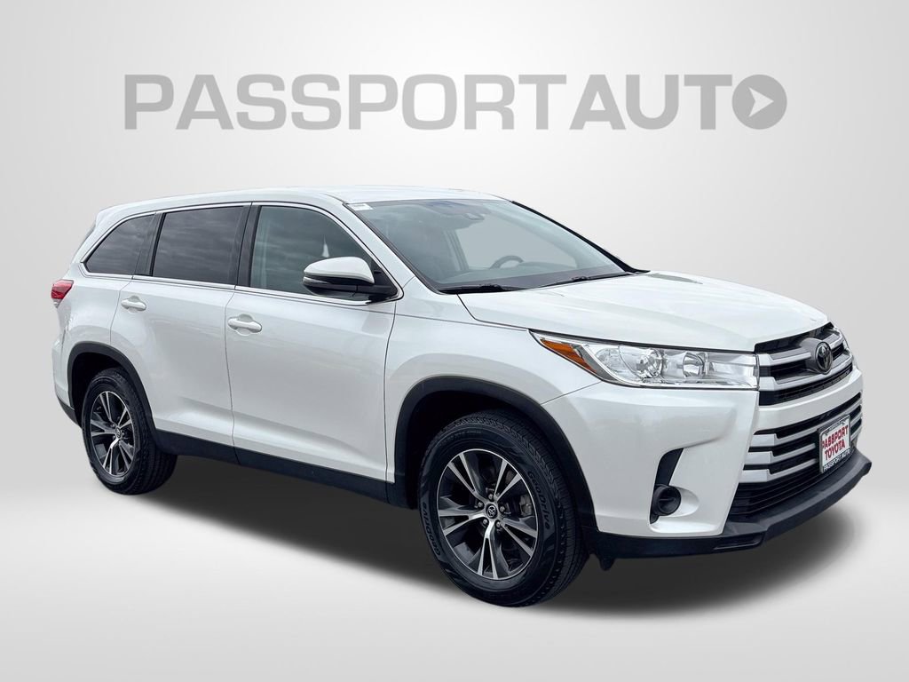 Used 2019 Toyota Highlander LE FWD image 11