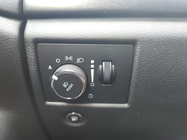 Used 2018 Jeep Grand Cherokee Altitude RWD image 31