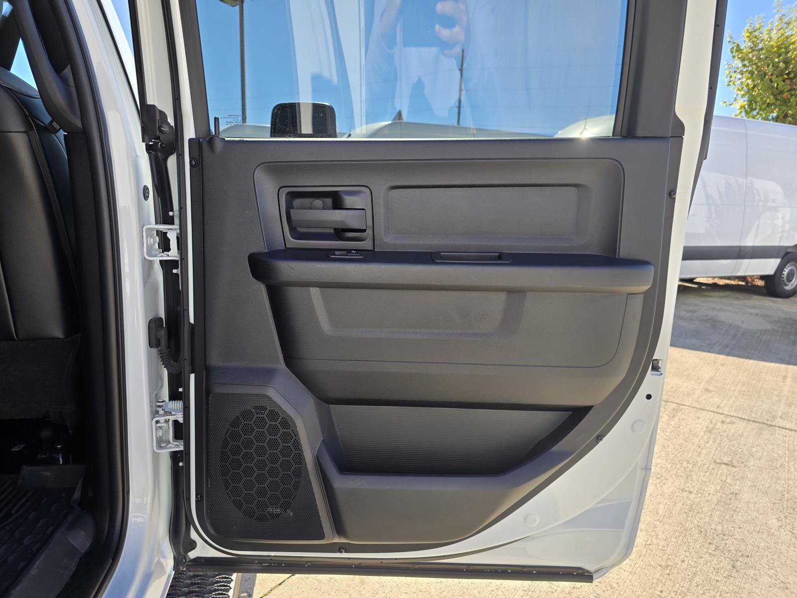 Used 2024 RAM 2500 Tradesman w/ Chrome Appearance Group image 33