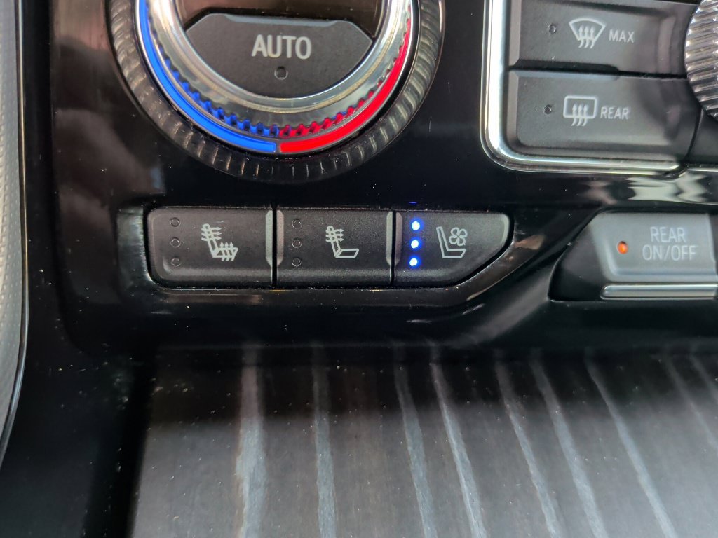 Used 2022 GMC Yukon Denali AWD/4WD image 31