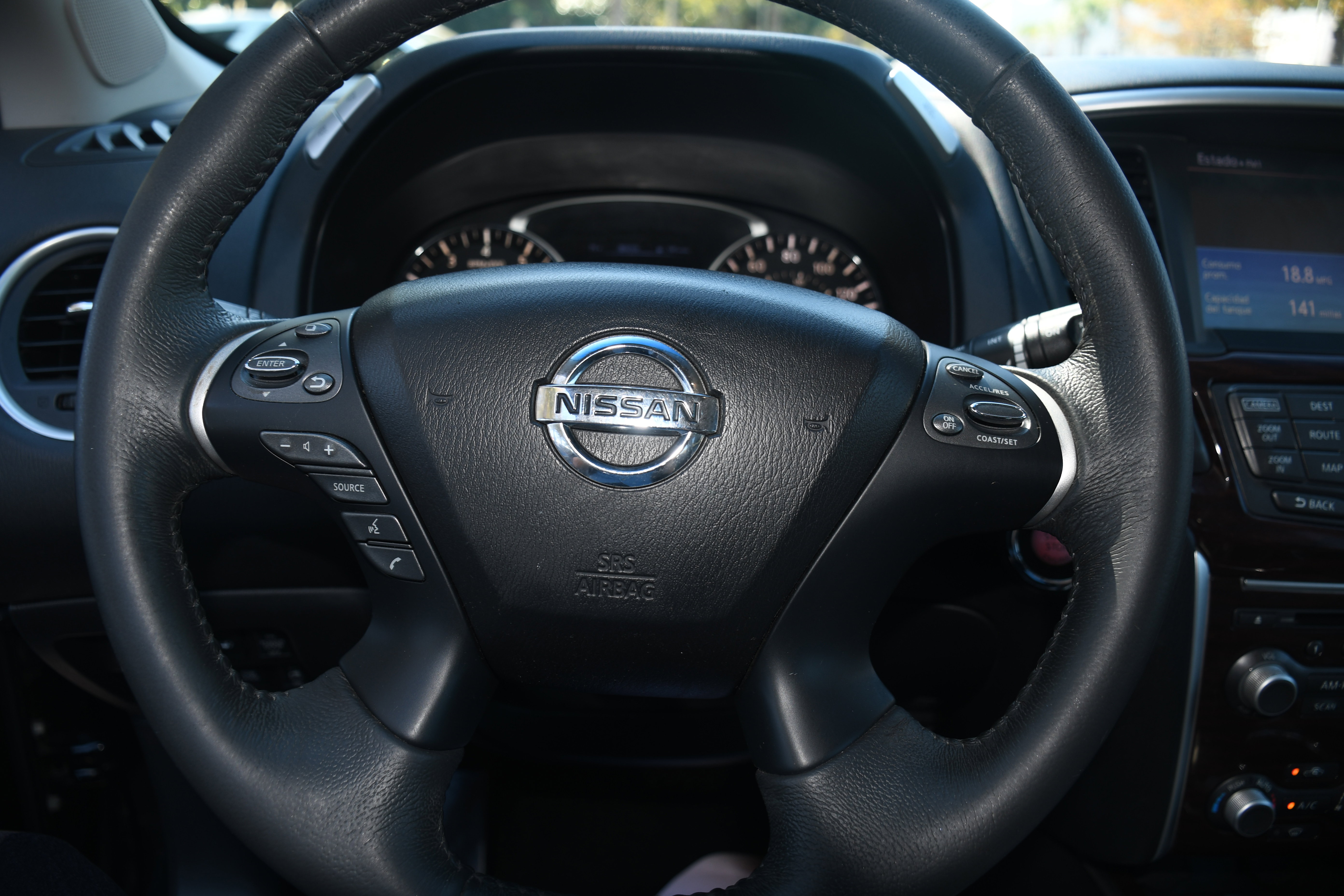 Used 2015 Nissan Pathfinder SL w/ SL Tech Package image 14