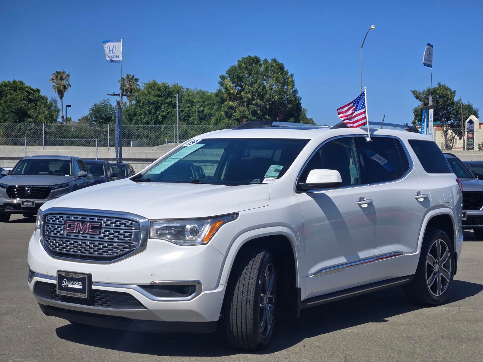 Used 2019 GMC Acadia Denali w/ Technology Package AWD/4WD image 3