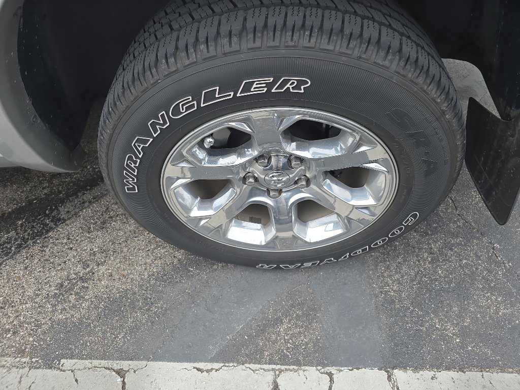 Used 2014 RAM 1500 Laramie w/ Convenience Group image 12