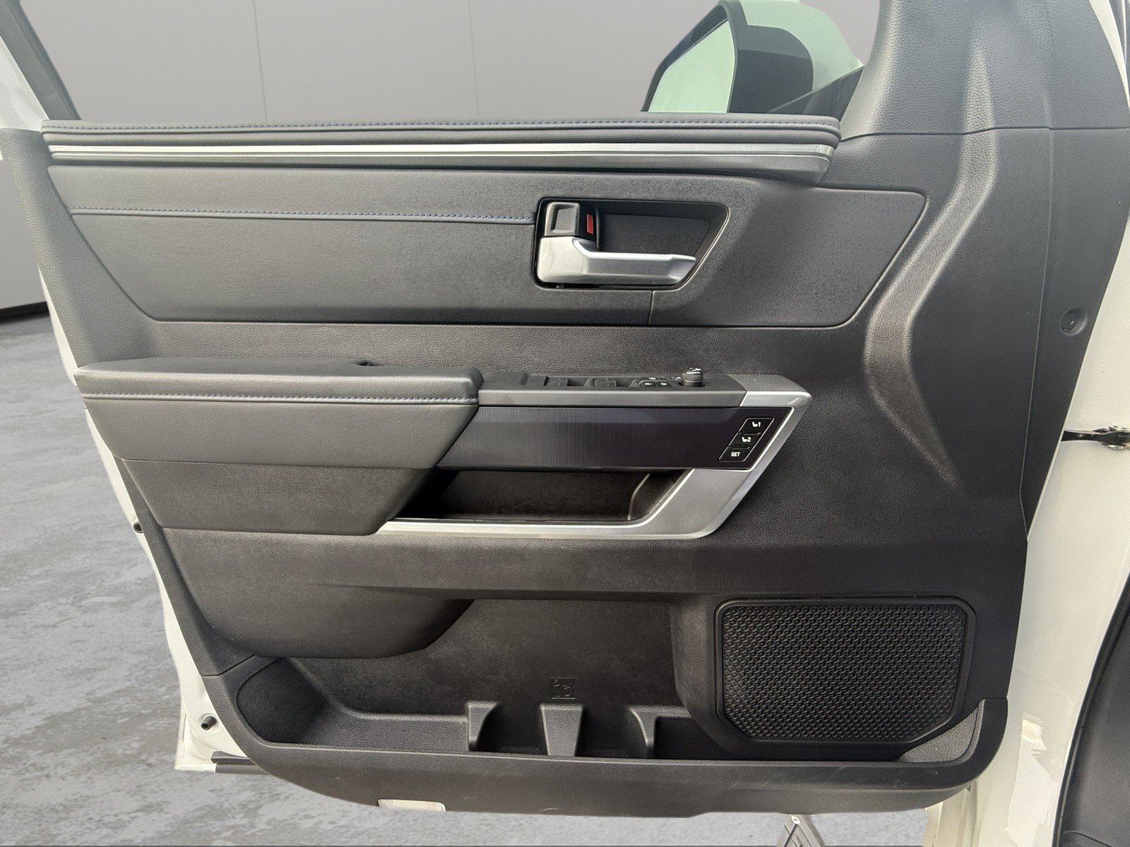 Used 2023 Toyota Tundra Platinum w/ Advanced Package image 27