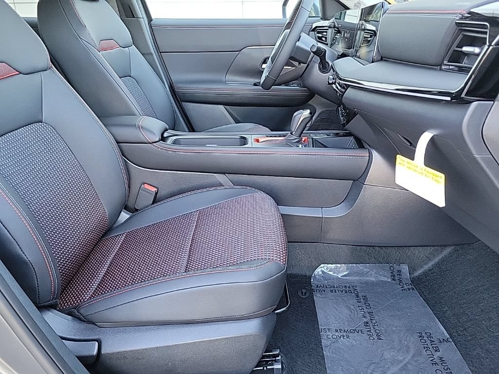 Certified 2025 Nissan Kicks SR FWD image 17