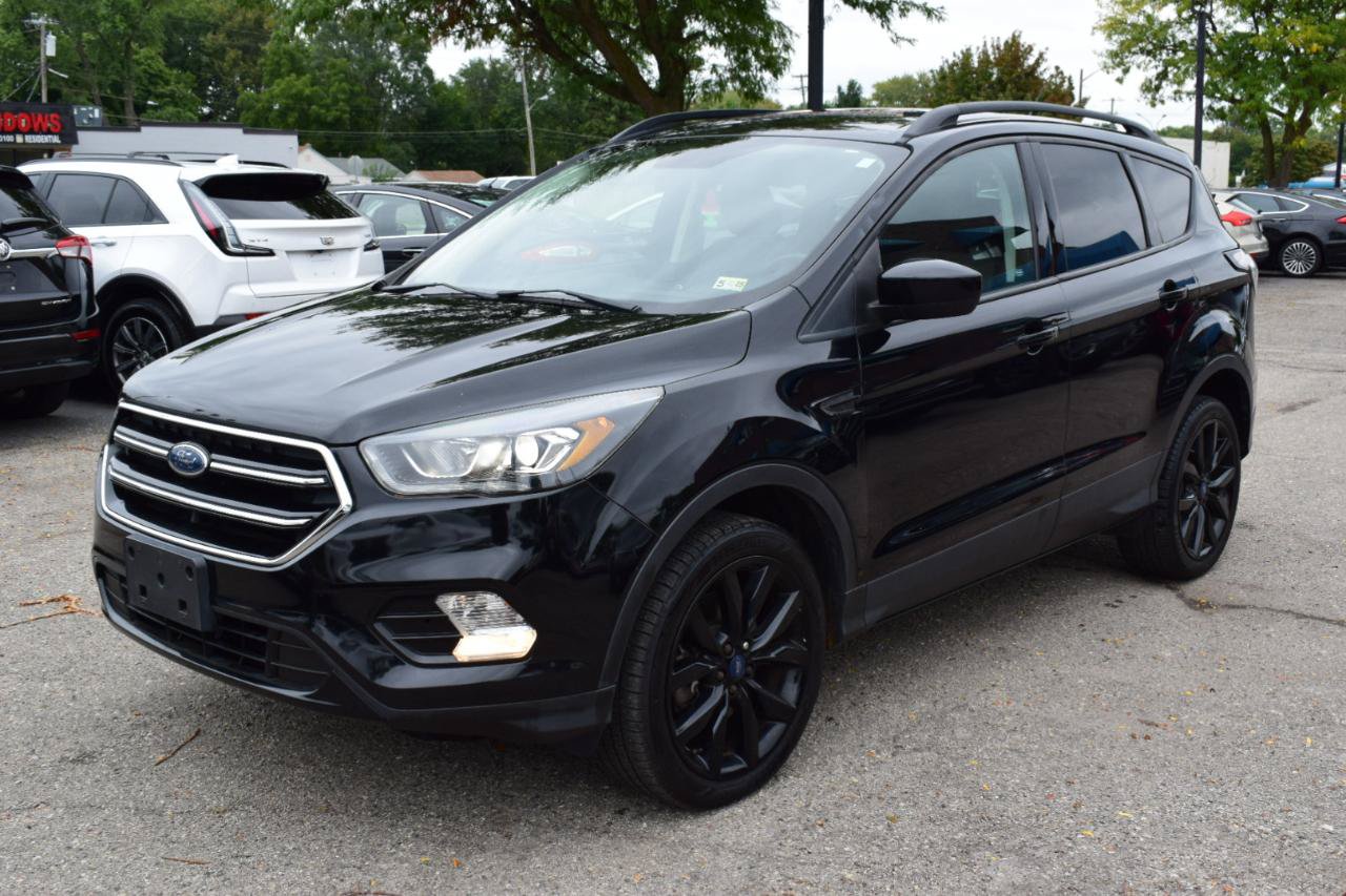 Used 2018 Ford Escape SE w/ SE Sport Appearance Package AWD/4WD image 2