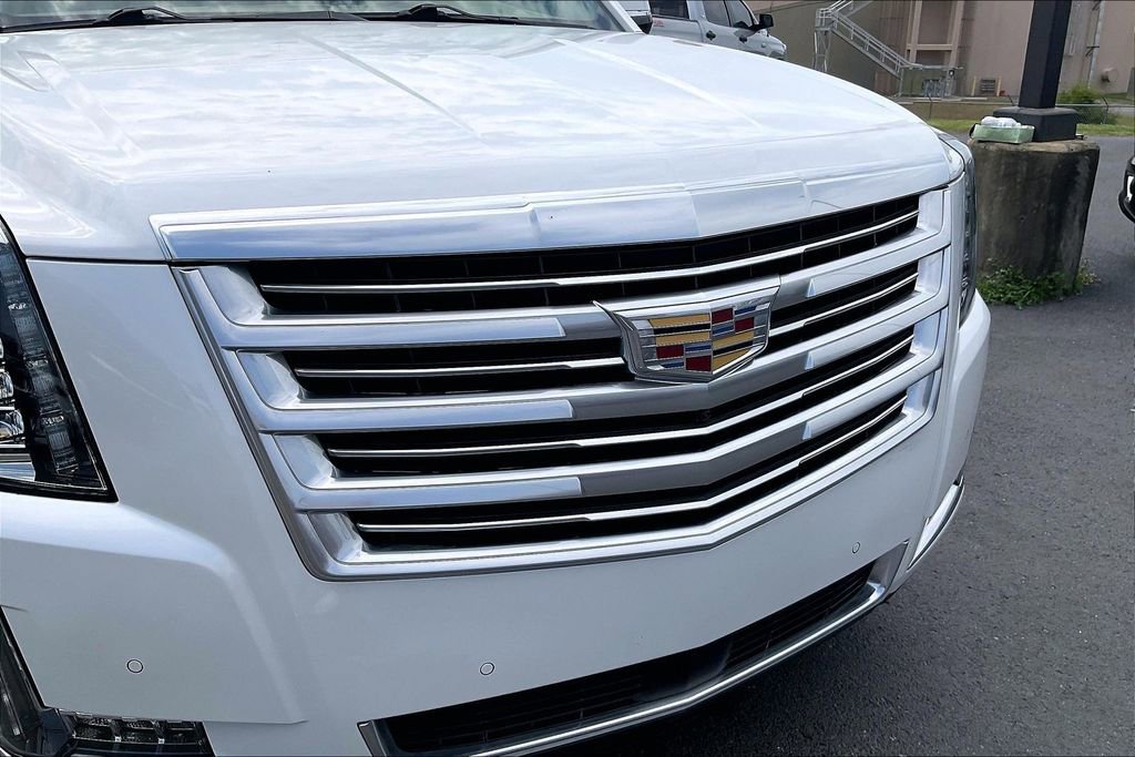Used 2019 Cadillac Escalade ESV Platinum AWD/4WD image 35