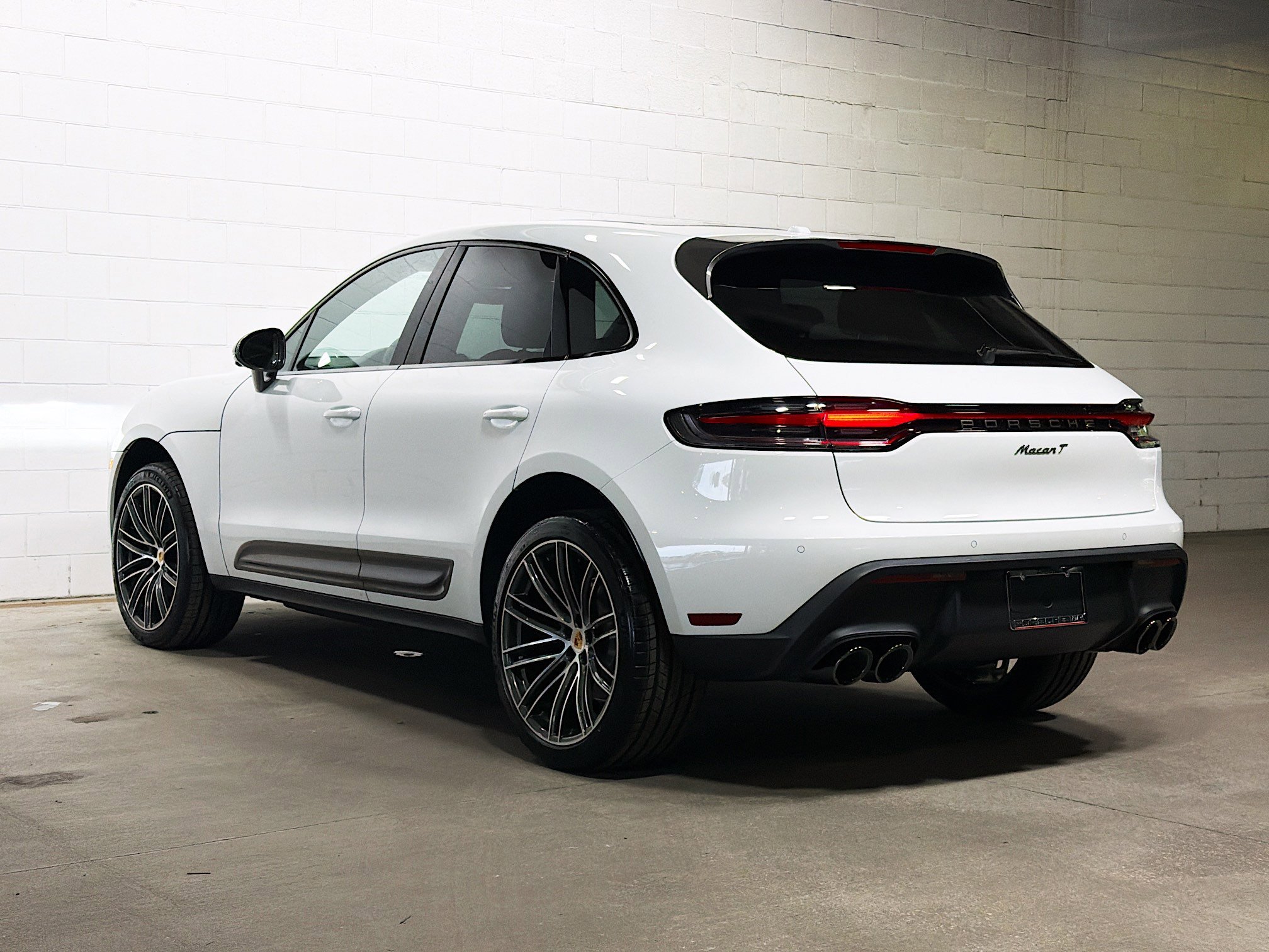 Certified 2026 Porsche Macan Turbo AWD/4WD image 3