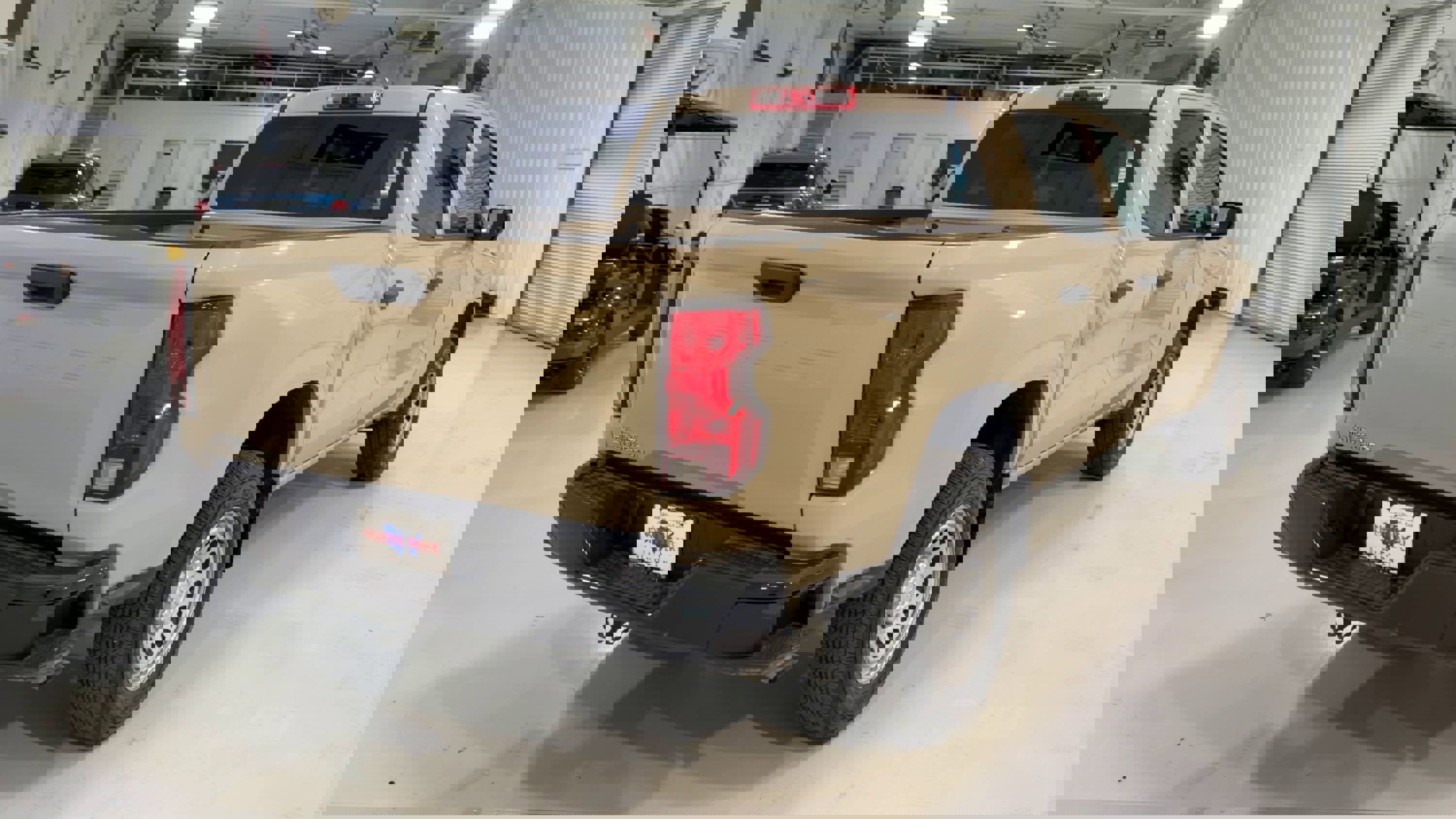 Used 2023 Chevrolet Colorado W/T image 9